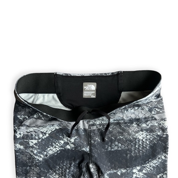 The North Face Motus II Capri Compression Tight Reptile Asphalt Gray, Medium - Picture 4 of 12